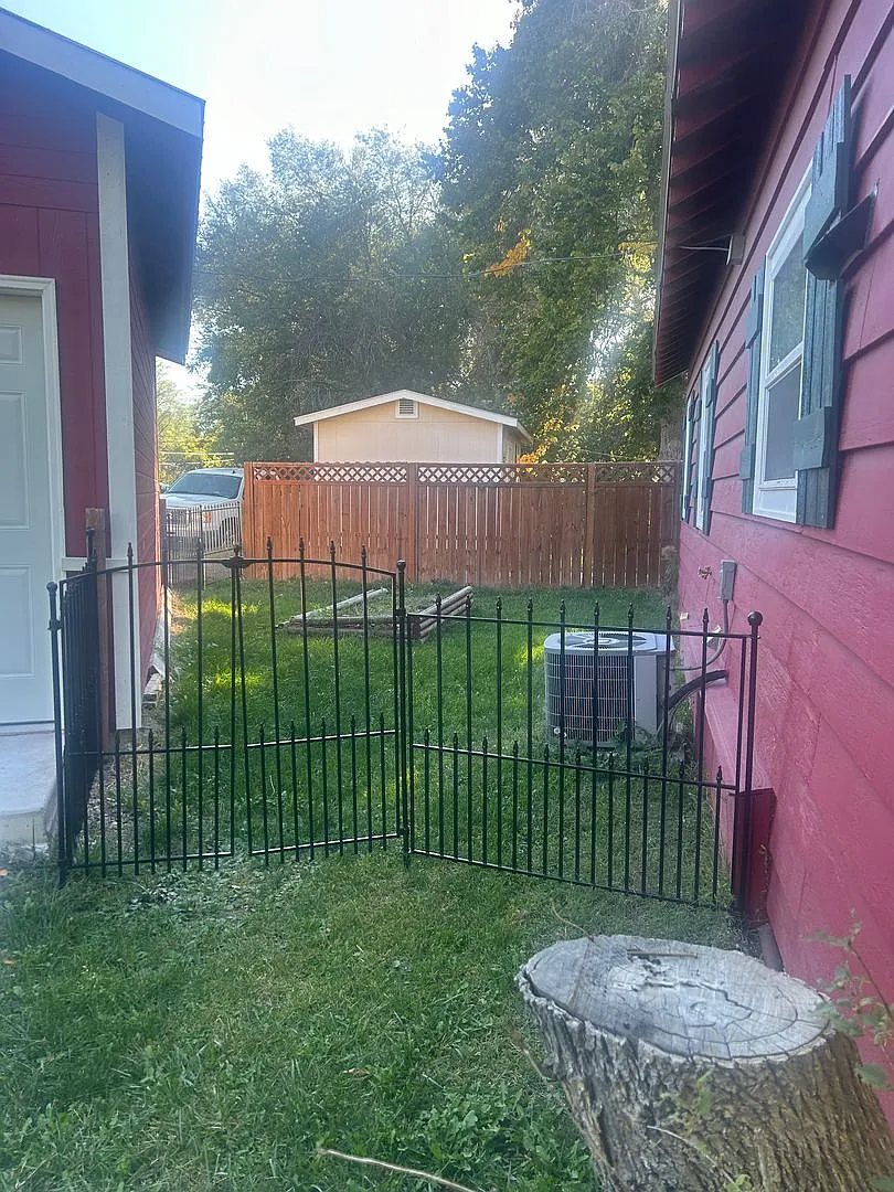 Charming Furnished 1BR Home with Garage & Yard Country Feel in the City — Photo 3