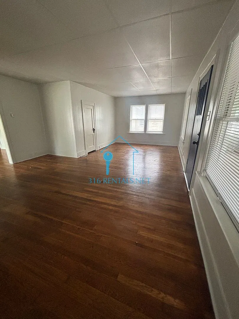 Three bed one bath house available NOW! — Photo 4