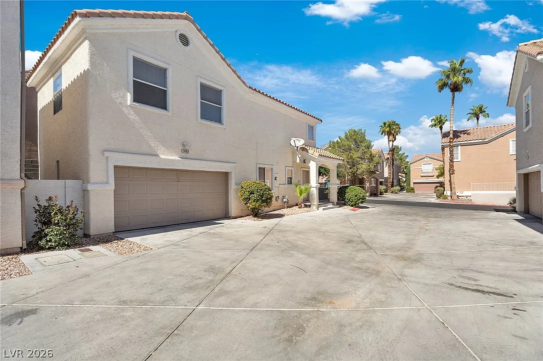 3 bed, 2.5 bath, 1400 sqft, $1,950 — Photo 2