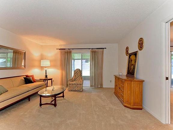 4th image of 806 Rollingwood Ln