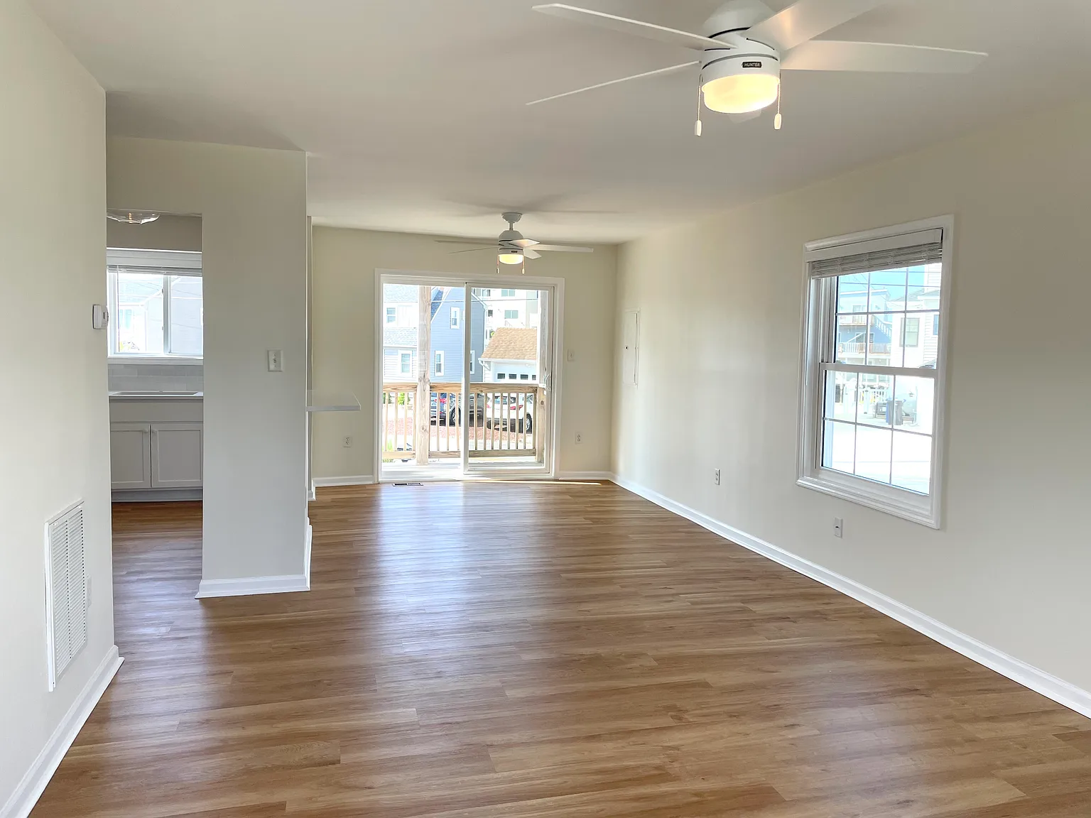 3 bed, 1080 sqft, $2,700 — Photo 2