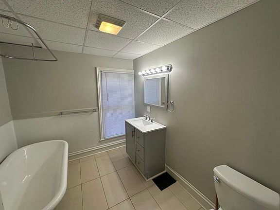 4th image of 211-213 Rose Pl