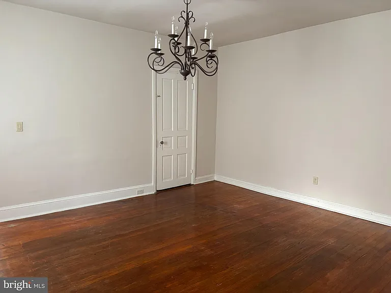 132 Plant Ave — Photo 7
