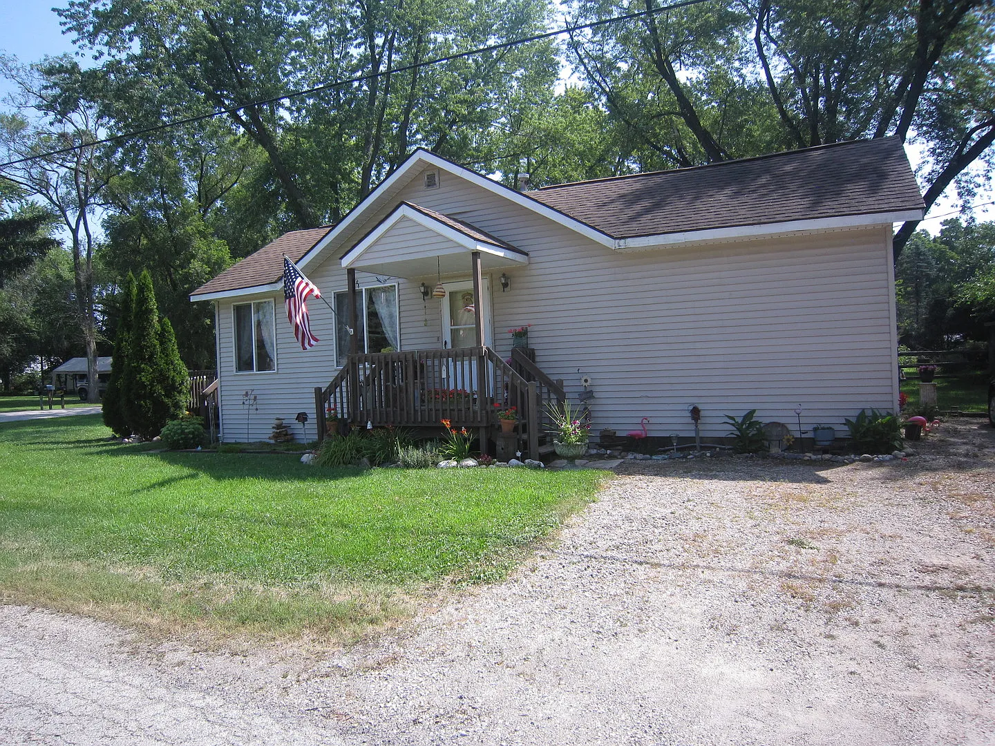 7513 Cedar Dr photo 1