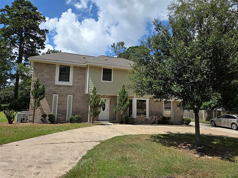 592 River Plantation Dr — Photo 1