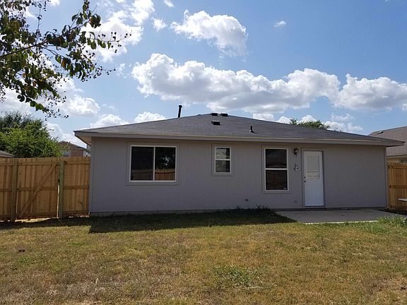 3rd image of 211 Jennifer Ln