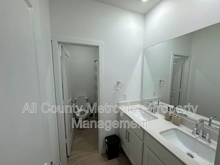 229 Invermore Dr — Photo 6