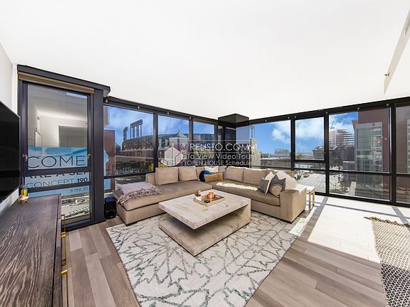 3rd image of 250 King St Unit 652
