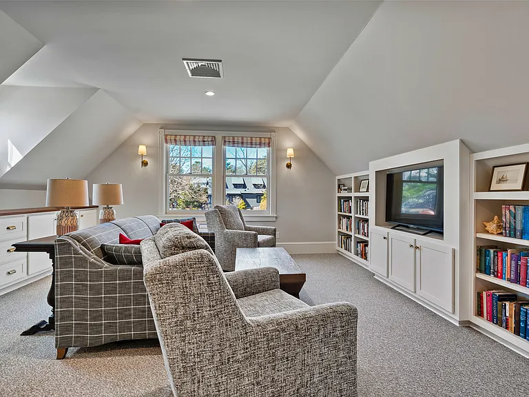 876 Shore Rd — Photo 23