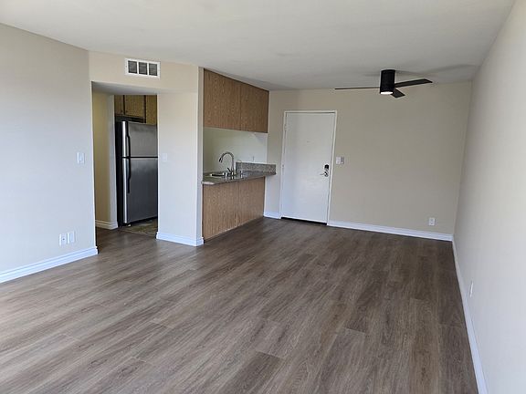 3rd image of 1617 Calle Vaquero APT 202