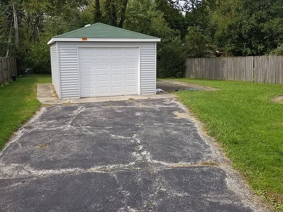 2nd image of 16316 Oxford Dr