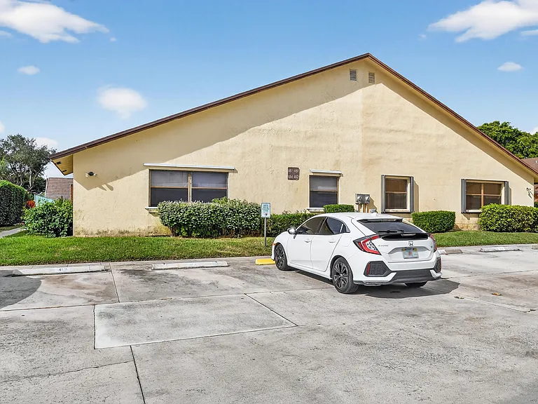 484 Springdale Cir #48D — Photo 40
