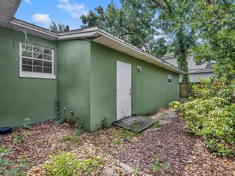 1816 Mizell Ave — Photo 30