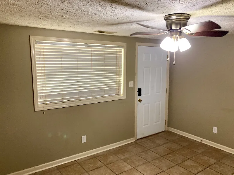 101 W Taylor St — Photo 3