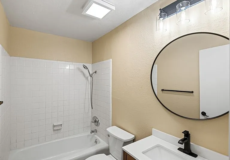 Park Plaza Apartments — Photo 36