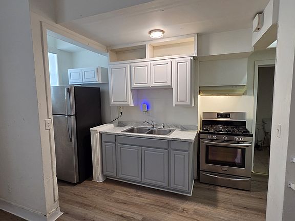 2nd image of 515 8th St APT 2