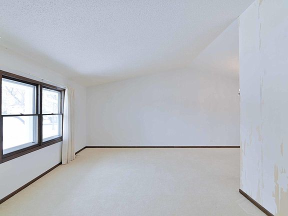 3rd image of 4271 N Sturbridge Dr