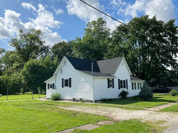 303 W Maple St, Shelburn, IN 47879