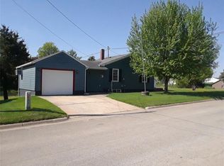 200 S 8th Ave, Vinton, IA 52349