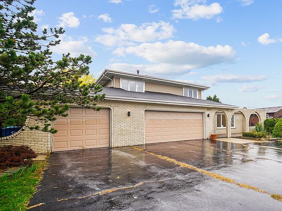 2nd image of 8830 W 100th Pl