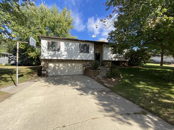 676 Maryville Heights Dr, Hazel Green, WI 53811