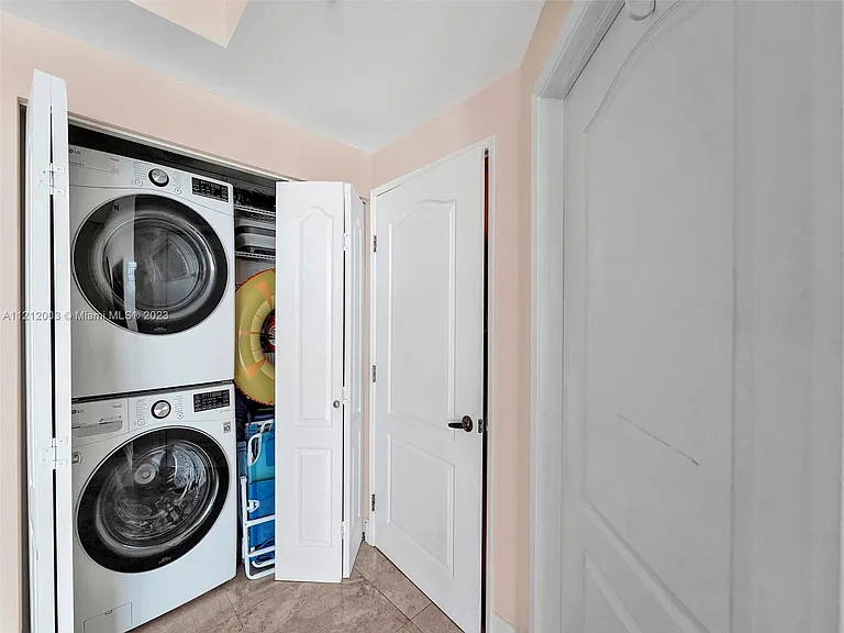 17555 Atlantic Blvd #806 — Photo 27