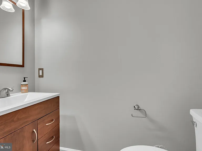 1052 Cedar Ridge Ct — Photo 16