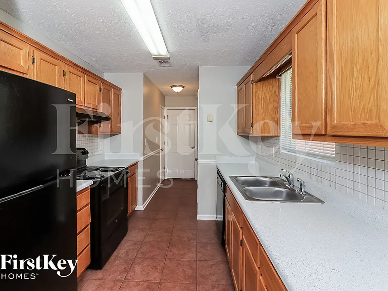 3818 Clarendon Pl — Photo 8
