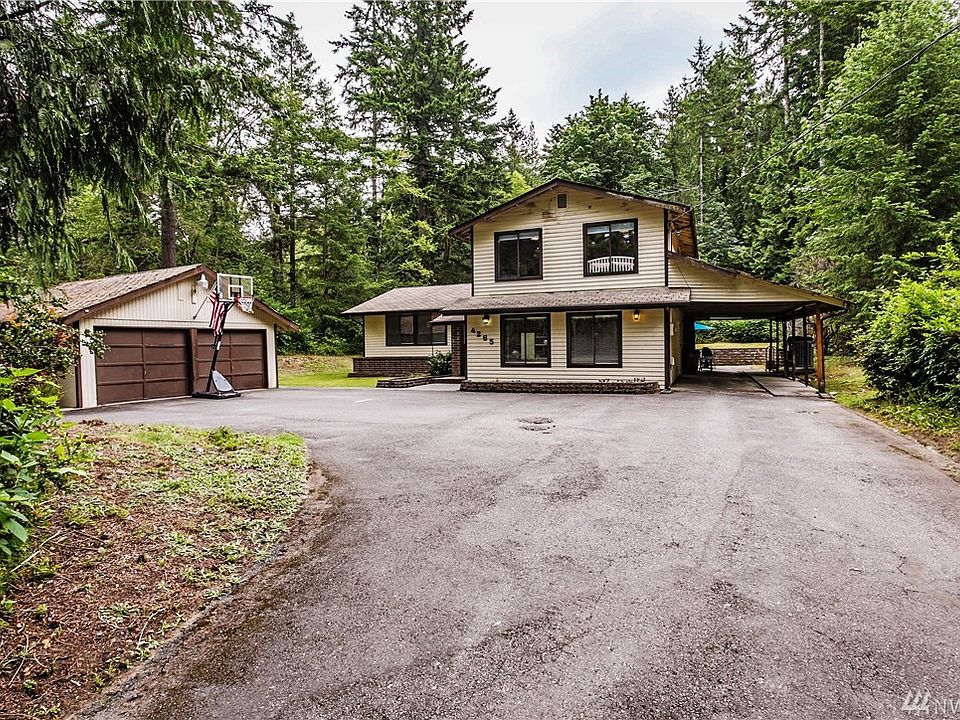 Large home with sep garage, carport for 2 cars, boat, or RV, & circular driveway