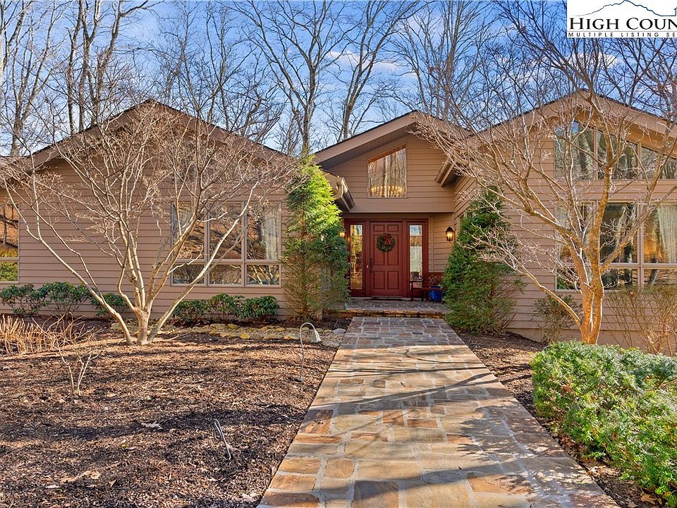1st image of 1146 Vista Way