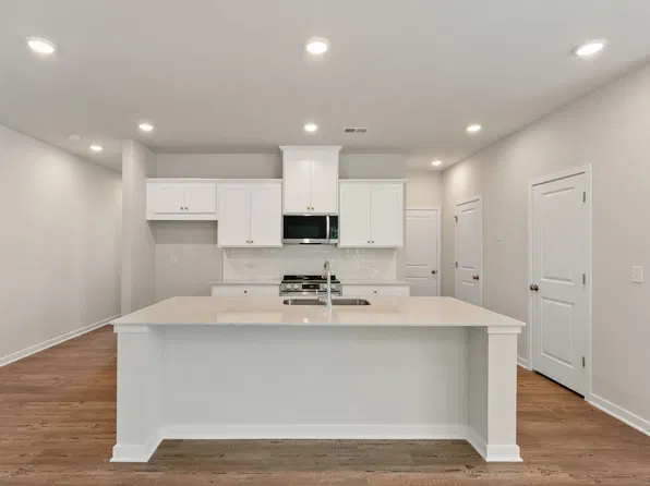 7263 Sherwood Square Dr, Flowery Branch, GA 30542