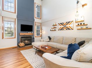 8084 Curtis Ln, Eden Prairie, MN 55347