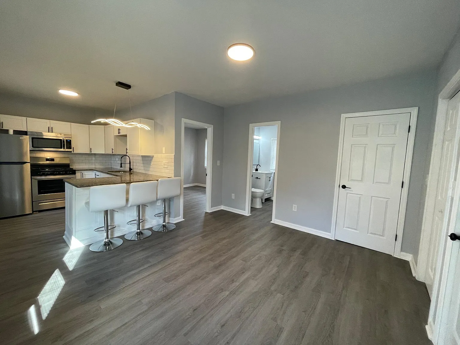 1 bed, 720 sqft, $1,350 — Photo 3
