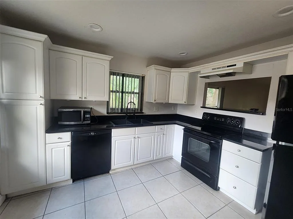 2 bed, 2.0 bath, 1021 sqft, $1,800 — Photo 2