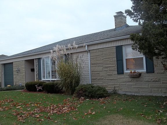 4th image of 371 McKell St