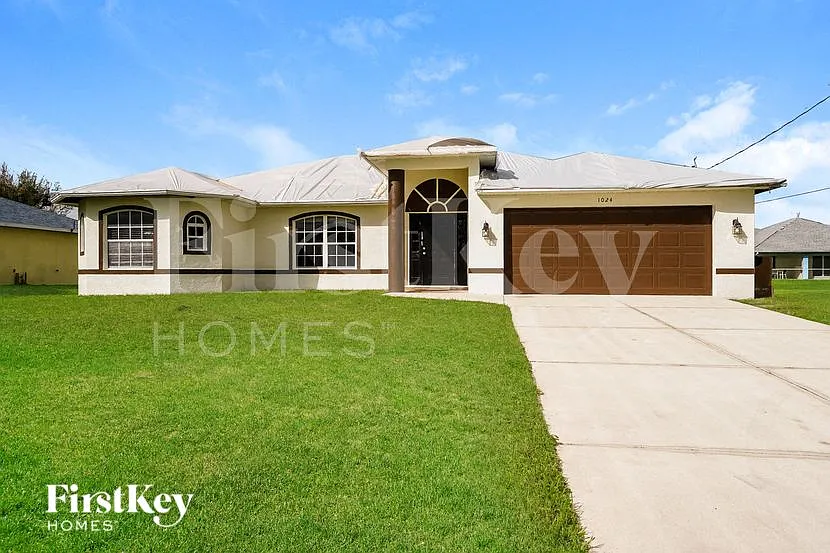 4 bed, 2.0 bath, 1969 sqft, $2,280 — Photo 1