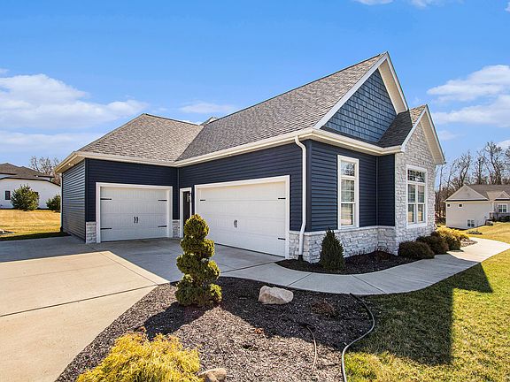 3rd image of 71403 Kestrel Dr