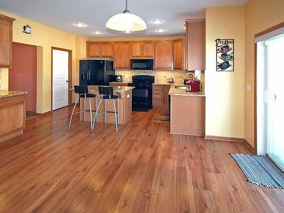 4th image of 2361 Woodcrest Dr