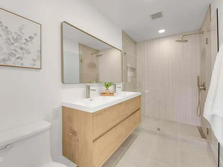 2109 Young Ave — Photo 8