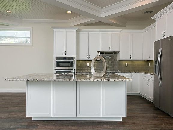 5th image of 2135 Falls Cir