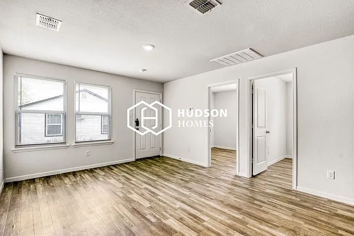415 E Garrison Ave #B — Photo 5