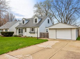 2115 N 119th St, Wauwatosa, WI 53226