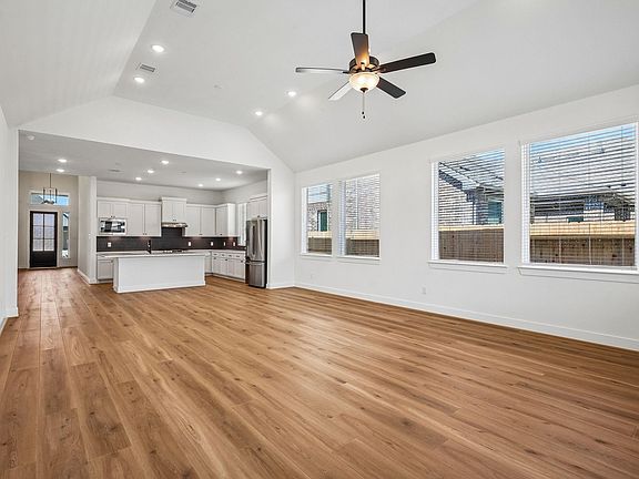 3rd image of 2327 Garden Arbor
