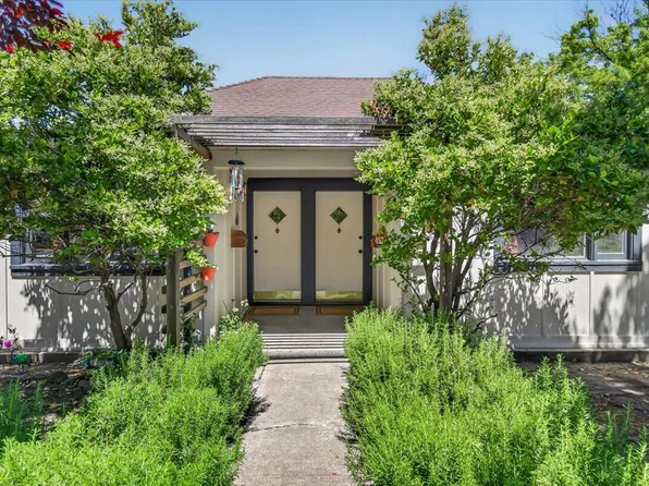 457 C St, Ashland, OR 97520