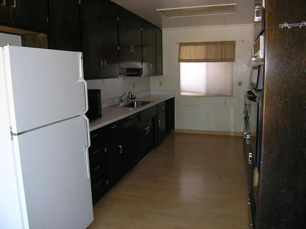 2806 Newlands Ave photo 1