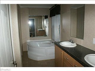 5th image of 705 Meadow St