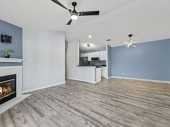 5th image of 31 Rio Grande Cir APT 11