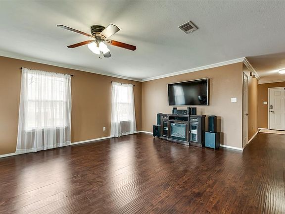 3rd image of 1421 Lay St