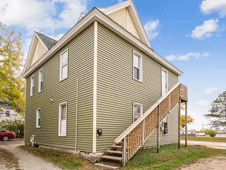 1632 Waterloo Rd - Cedar Falls — Photo 9