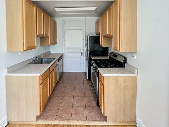 2nd image of 1605 W Sunnyside Ave #3